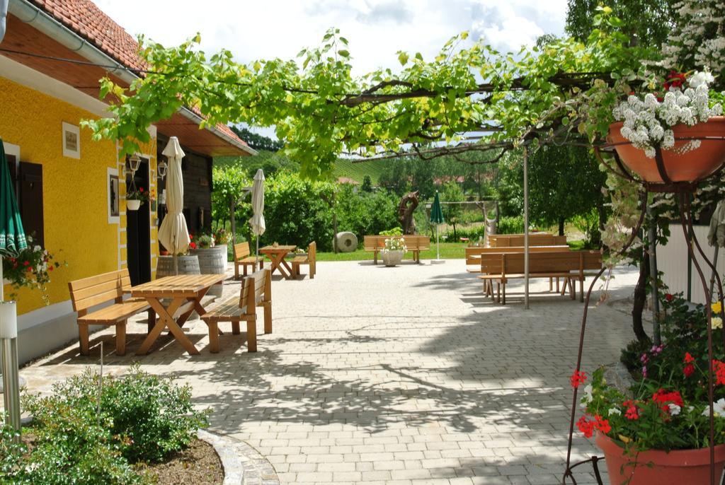 Weingut Primus Suedsteiermark Spielfeld Exteriör bild