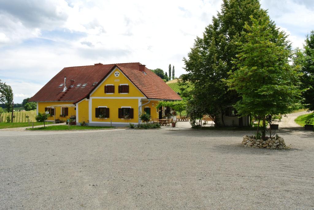 Weingut Primus Suedsteiermark Spielfeld Exteriör bild