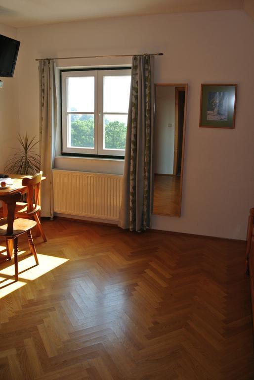 Weingut Primus Suedsteiermark Spielfeld Rum bild