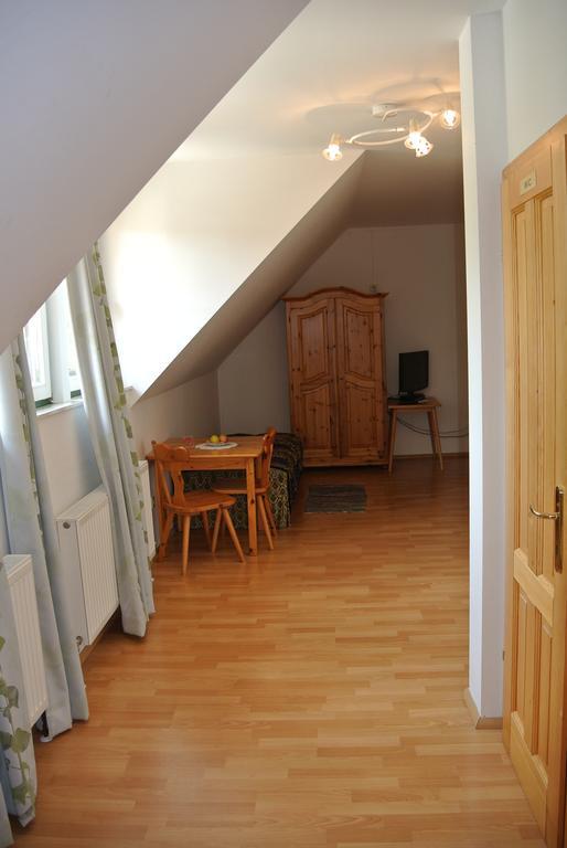 Weingut Primus Suedsteiermark Spielfeld Rum bild