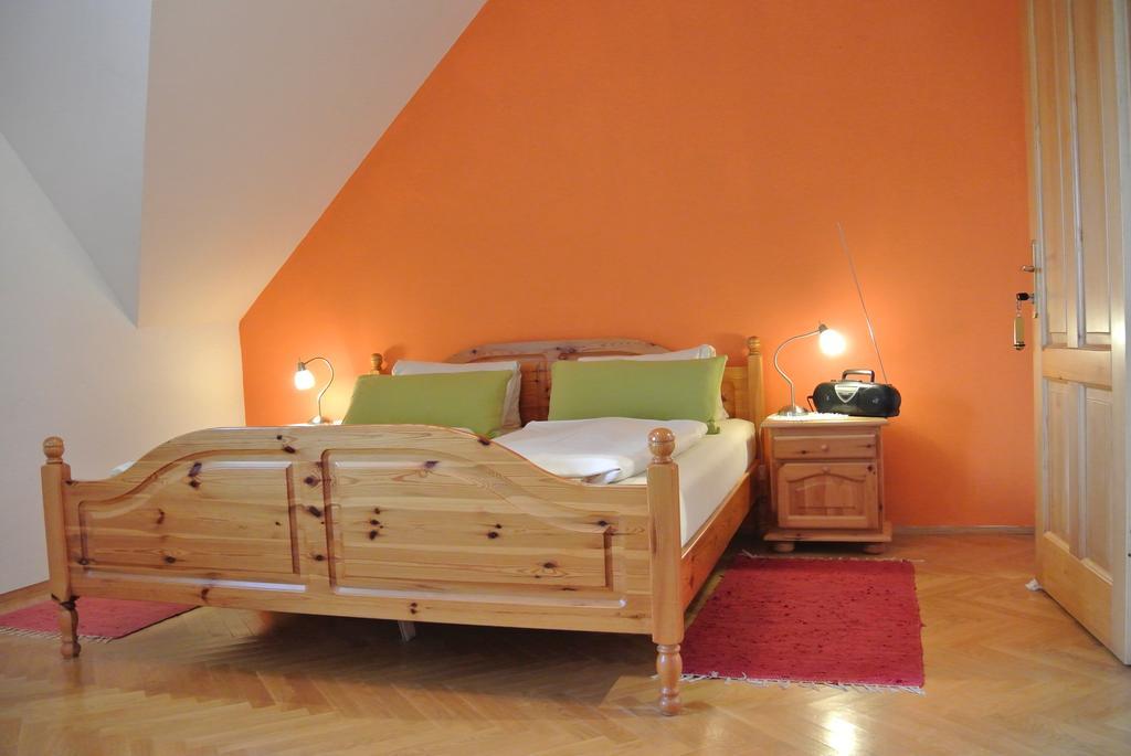 Weingut Primus Suedsteiermark Spielfeld Rum bild