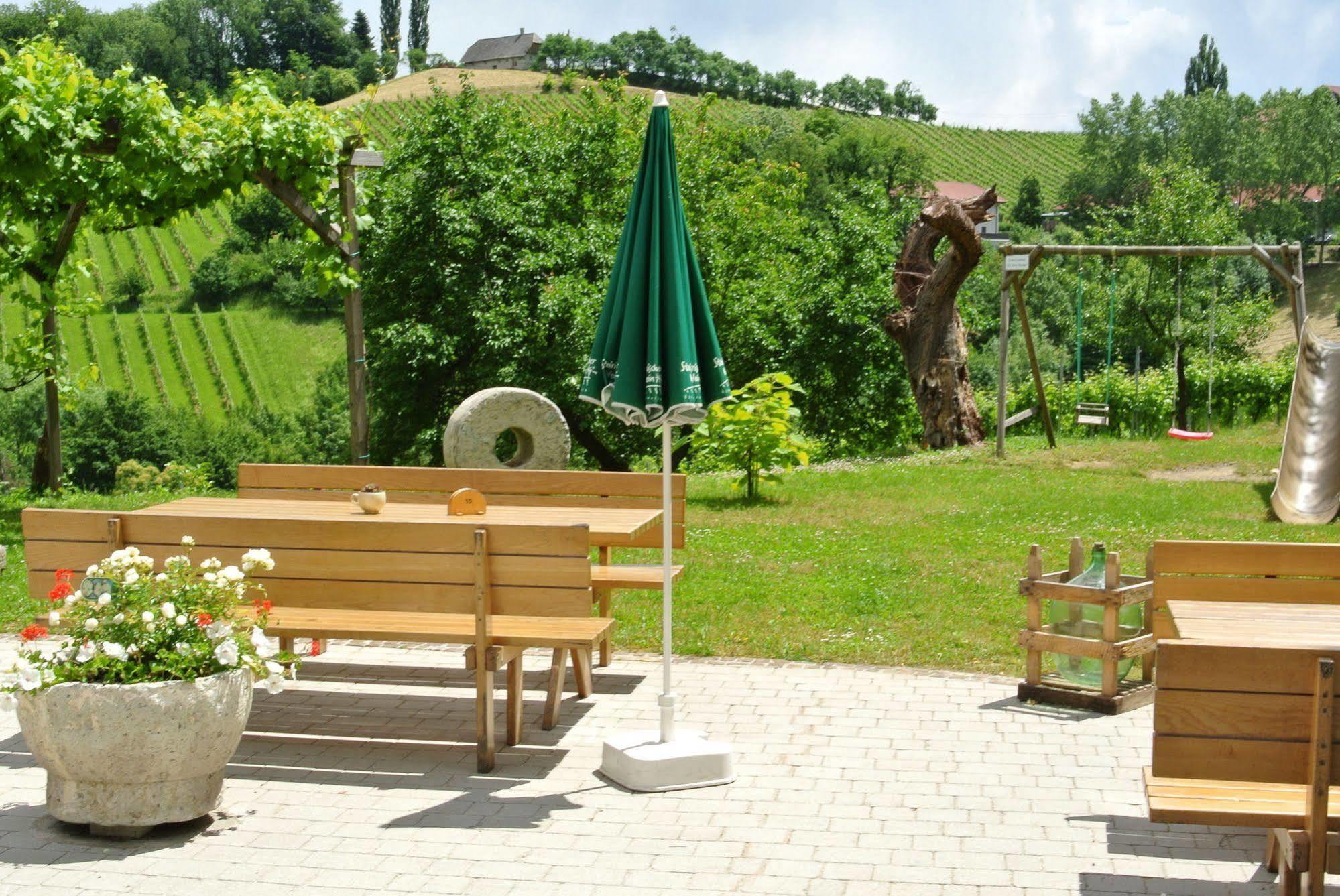 Weingut Primus Suedsteiermark Spielfeld Exteriör bild